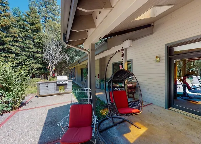 Mariposa Beach hotels