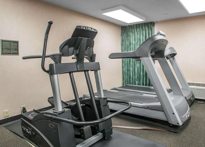 Schaumburg Hotels With Jacuzzi in Room