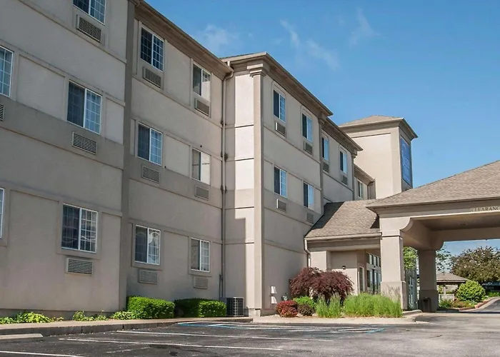 Camdenton Hotels