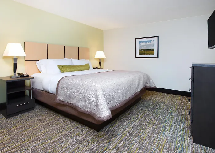 Hotels near Stephens Lake Park