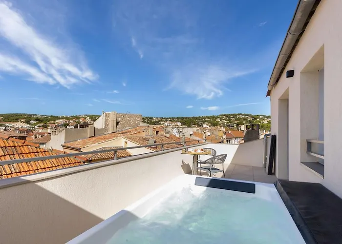 Cassis Hotels With Jacuzzi in Room