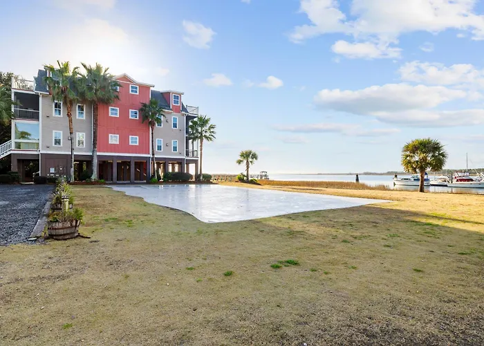Folly Beach Hotels