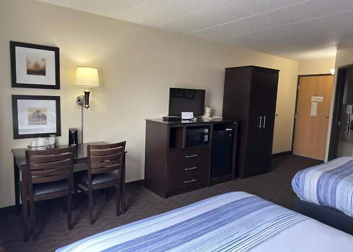 Northfield Hotels With Jacuzzi in Room