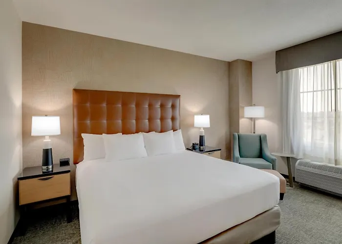 Dayton Hotels With Jacuzzi in Room