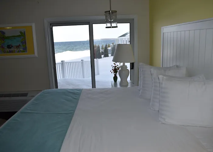 Saint Ignace Hotels With Jacuzzi in Room
