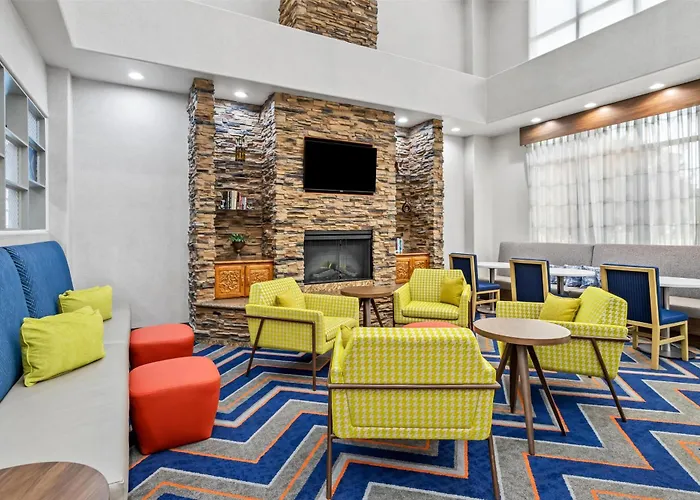 Farmington Hotels With Jacuzzi in Room