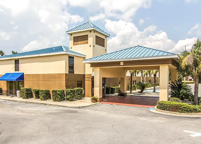Darien Hotels