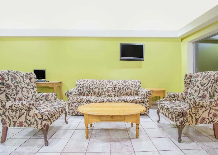 Custer Beach hotels