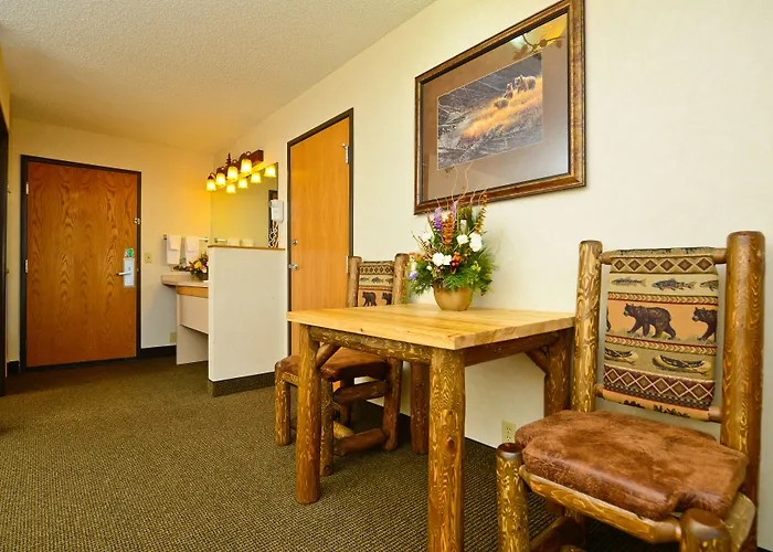 West Yellowstone Hotels With Jacuzzi in Room