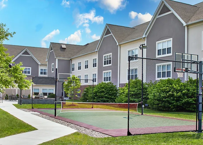 Rochester Hotels With Jacuzzi in Room