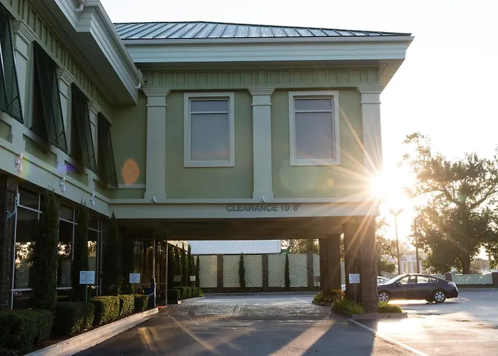 Charleston Beach hotels
