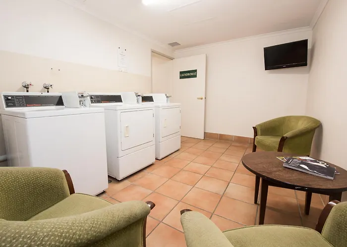 Adelaide Hotels With Jacuzzi in Room