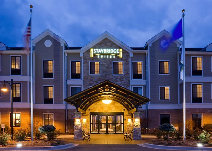 Oconomowoc Hotels