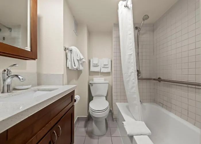 Honolulu Hotels With Jacuzzi in Room