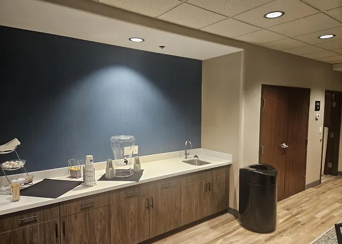 Meridian Hotels With Jacuzzi in Room
