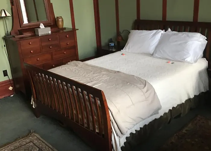 Hannibal Hotels With Jacuzzi in Room